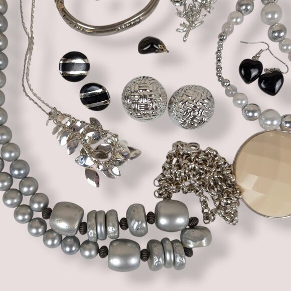 004 - Vintage To Now Jewelry Lot - Silver Dreams - Picture 2 of 5